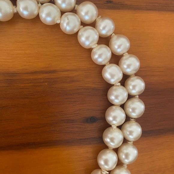 Chanel Vintage Pearl Double Stranded Turnlock Necklace ❌no offer or trade❌ - Picture 9 of 16
